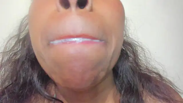 Snapshot of KamariaFyre chatting on March 7, 9:40 am KamariaFyre online show from March 7, 9:40 am