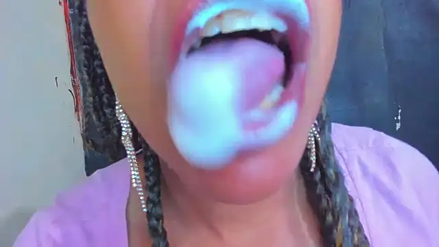 Snapshot of KamariaFyre chatting on September 28, 10:59 pm KamariaFyre online show from September 28, 10:59 pm