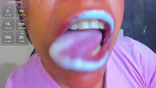 Snapshot of KamariaFyre chatting on October 11, 10:19 pm KamariaFyre online show from October 11, 10:19 pm