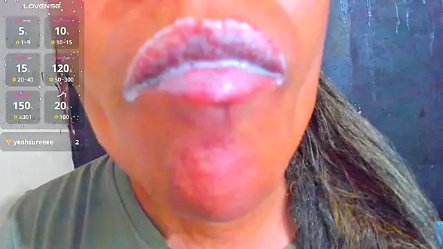 Snapshot of KamariaFyre chatting on November 22, 4:11 am KamariaFyre online show from November 22, 4:11 am