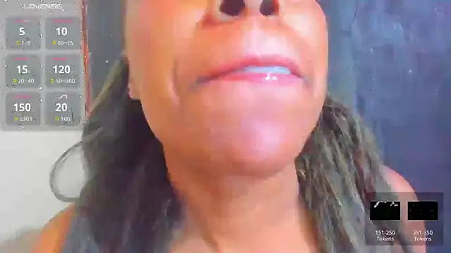 Snapshot of KamariaFyre chatting on November 25, 10:48 am KamariaFyre online show from November 25, 10:48 am