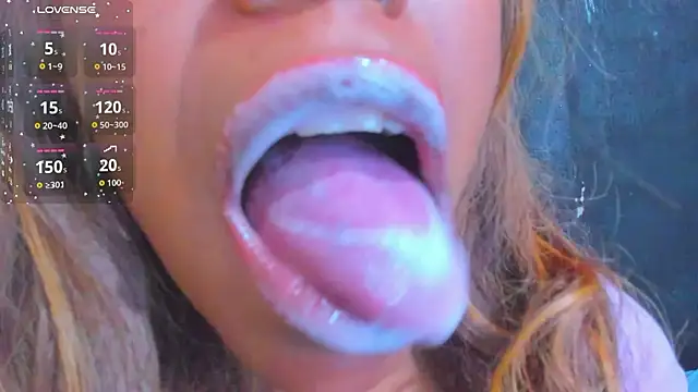 Snapshot of KamariaFyre chatting on November 27, 2:57 am KamariaFyre online show from November 27, 2:57 am