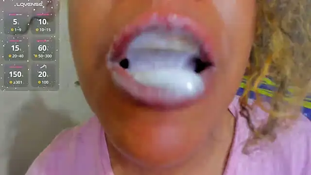 KamariaFyre online show from February 8, 6:39 am