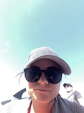 Snapshot of Samira-Summer chatting on March 16, 9:16 am Samira-Summer online show from March 16, 9:16 am