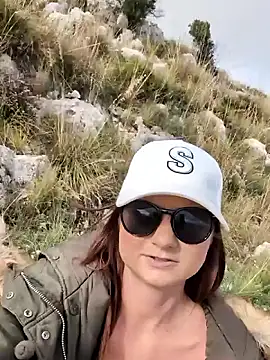 Snapshot of Samira-Summer chatting on December 18, 12:22 pm Samira-Summer online show from December 18, 12:22 pm