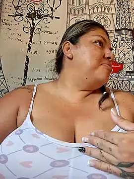 Snapshot of chubby_sexy_big_tits chatting on October 29, 11:45 am chubby sexy big tits online show from October 29, 11:45 am