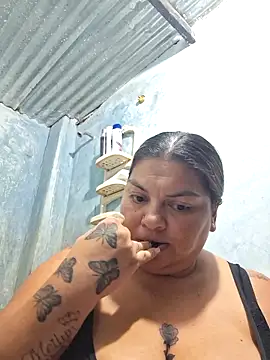 Snapshot of chubby_sexy_big_tits chatting on October 29, 11:50 pm chubby sexy big tits online show from October 29, 11:50 pm