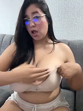 Snapshot of Savinneexotic chatting on June 2, 4:58 am Savinneexotic online show from June 2, 4:58 am