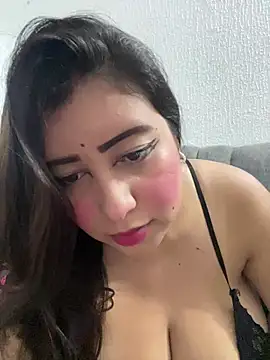 Snapshot of Savinneexotic chatting on August 2, 4:55 am Savinneexotic online show from August 2, 4:55 am
