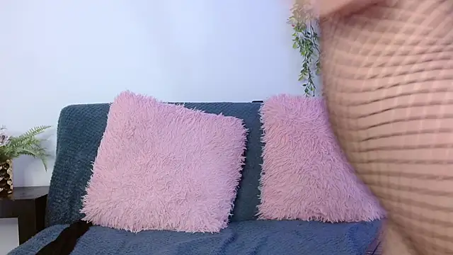 Snapshot of Kendal_Mosk chatting on September 19, 8:20 pm Kendal Mosk online show from September 19, 8:20 pm