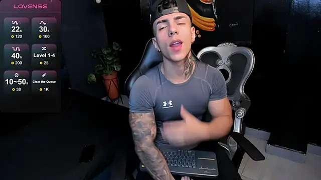 Snapshot of Flynn_Riider chatting on October 27, 5:39 pm Flynn Riider online show from October 27, 5:39 pm