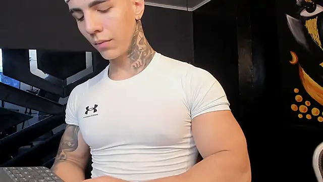 Snapshot of Flynn_Riider chatting on November 11, 5:13 pm Flynn Riider online show from November 11, 5:13 pm