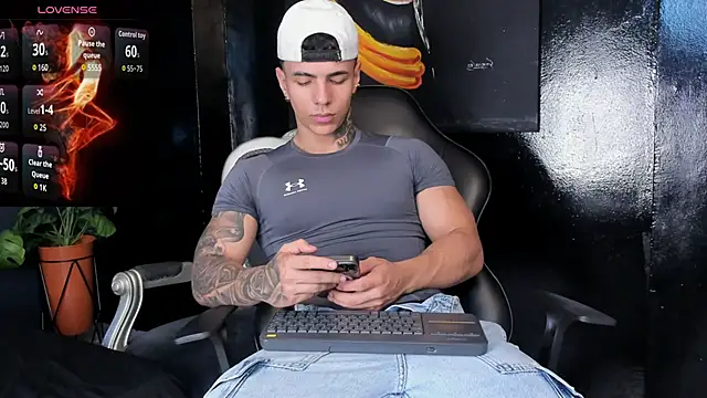 Snapshot of Flynn_Riider chatting on November 13, 5:23 pm Flynn Riider online show from November 13, 5:23 pm