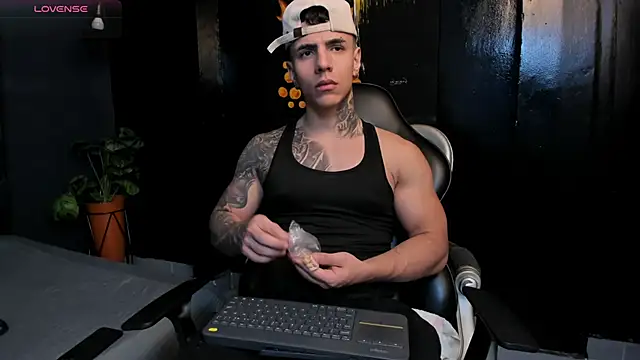 Snapshot of Flynn_Riider chatting on November 25, 5:46 pm Flynn Riider online show from November 25, 5:46 pm