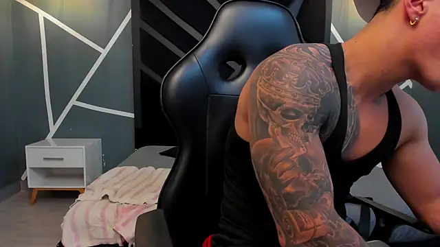 Snapshot of Flynn_Riider chatting on December 5, 5:27 am Flynn Riider online show from December 5, 5:27 am