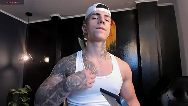 Snapshot of Flynn_Riider chatting on December 14, 1:38 pm Flynn Riider online show from December 14, 1:38 pm