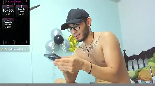 Snapshot of alexdesire chatting on December 16, 6:16 pm alexdesire online show from December 16, 6:16 pm