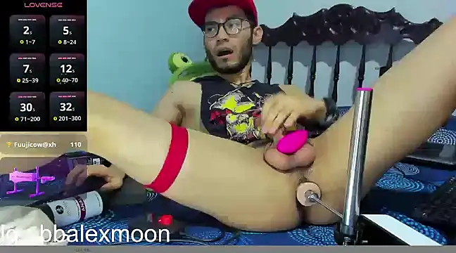 Snapshot of alexdesire chatting on December 18, 10:35 pm alexdesire online show from December 18, 10:35 pm