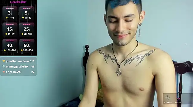 Snapshot of alexdesire chatting on December 31, 11:06 pm alexdesire online show from December 31, 11:06 pm