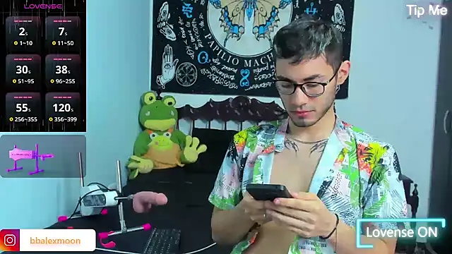 Snapshot of alexdesire chatting on March 21, 1:56 pm alexdesire online show from March 21, 1:56 pm