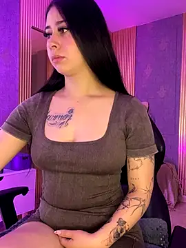 Snapshot of Zoee_t chatting on November 16, 3:45 am Zoee t online show from November 16, 3:45 am