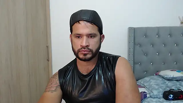 Snapshot of mr_gonzalo_ chatting on December 11, 11:54 pm mr gonzalo online show from December 11, 11:54 pm
