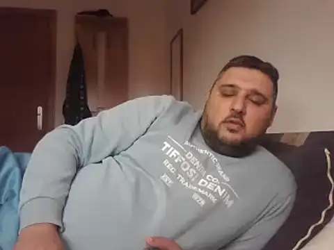 Snapshot of _revianzip1 chatting on January 31, 2:28 pm  revianzip1 online show from January 31, 2:28 pm