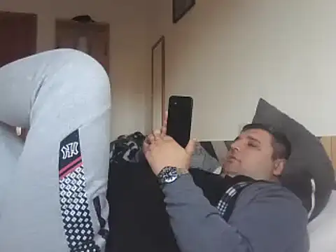 Snapshot of _revianzip1 chatting on February 13, 4:39 pm  revianzip1 online show from February 13, 4:39 pm