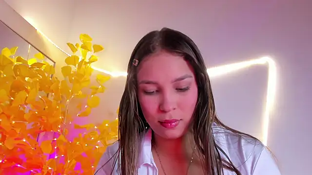 HaleyAmaya online show from June 5, 1:01 am