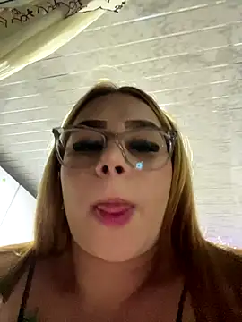 Snapshot of Dulce_smith_1 chatting on November 2, 4:37 am Dulce smith 1 online show from November 2, 4:37 am