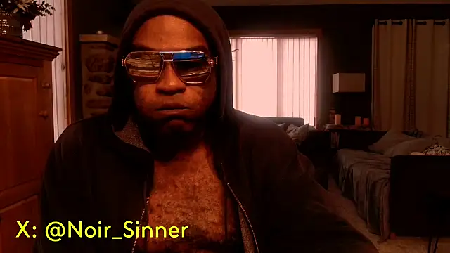 Snapshot of sinnernoir chatting on October 20, 4:07 pm sinnernoir online show from October 20, 4:07 pm