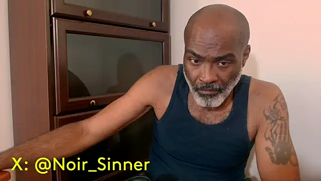 Snapshot of sinnernoir chatting on May 13, 11:33 pm sinnernoir online show from May 13, 11:33 pm