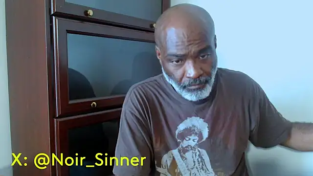 Snapshot of sinnernoir chatting on May 19, 6:14 pm sinnernoir online show from May 19, 6:14 pm
