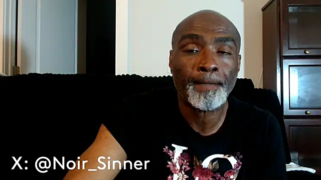 Snapshot of sinnernoir chatting on June 5, 3:24 am sinnernoir online show from June 5, 3:24 am