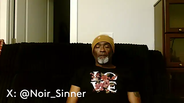 Snapshot of sinnernoir chatting on June 5, 7:03 am sinnernoir online show from June 5, 7:03 am