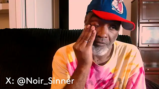 Snapshot of sinnernoir chatting on June 15, 5:31 am sinnernoir online show from June 15, 5:31 am