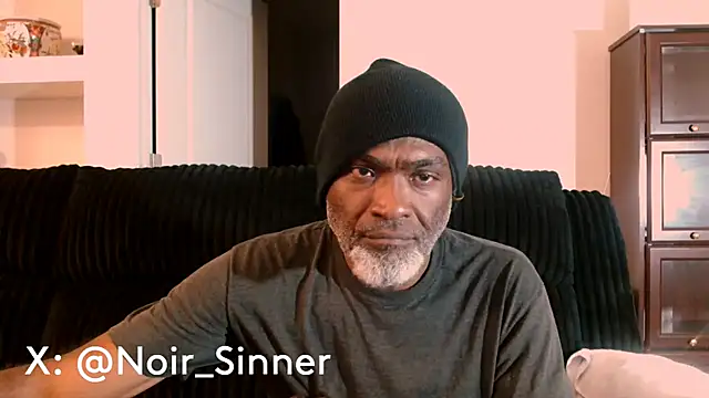 Snapshot of sinnernoir chatting on June 17, 3:53 am sinnernoir online show from June 17, 3:53 am