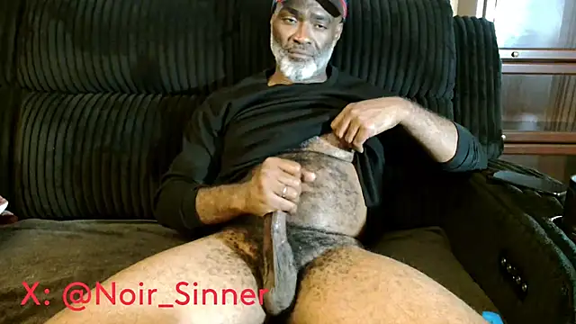 Snapshot of sinnernoir chatting on June 25, 5:23 am sinnernoir online show from June 25, 5:23 am