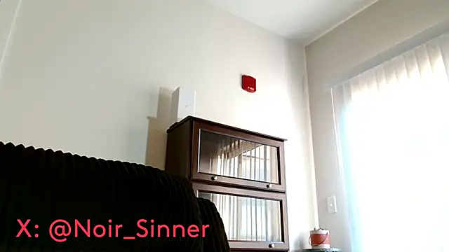 Snapshot of sinnernoir chatting on June 26, 12:04 am sinnernoir online show from June 26, 12:04 am