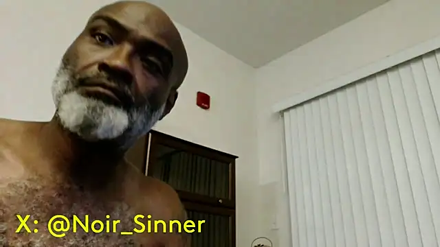 Snapshot of sinnernoir chatting on June 29, 4:30 am sinnernoir online show from June 29, 4:30 am