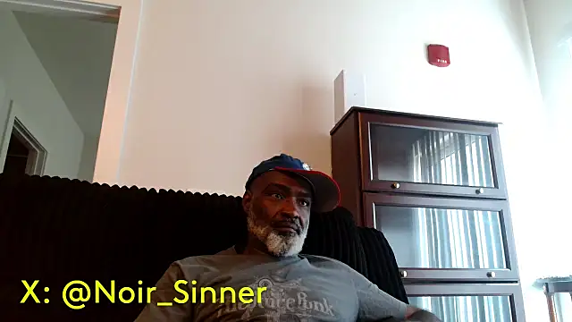 Snapshot of sinnernoir chatting on July 14, 3:29 pm sinnernoir online show from July 14, 3:29 pm