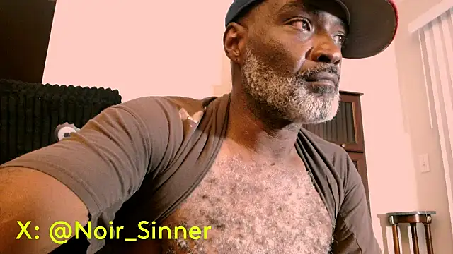 Snapshot of sinnernoir chatting on July 18, 5:44 am sinnernoir online show from July 18, 5:44 am