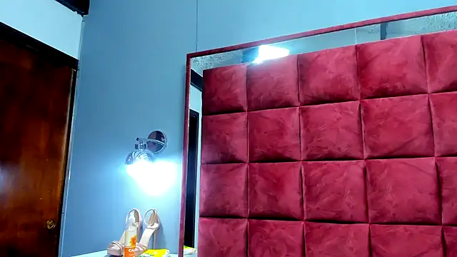 Snapshot of PENELOPELEWISs chatting on March 9, 11:03 am PENELOPELEWISs online show from March 9, 11:03 am