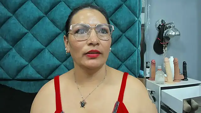 Snapshot of PENELOPELEWISs chatting on May 18, 4:07 am PENELOPELEWISs online show from May 18, 4:07 am