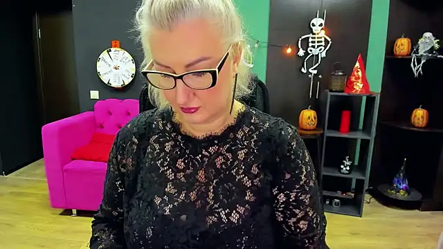 Snapshot of ChristyBrooks chatting on October 25, 10:12 am ChristyBrooks online show from October 25, 10:12 am