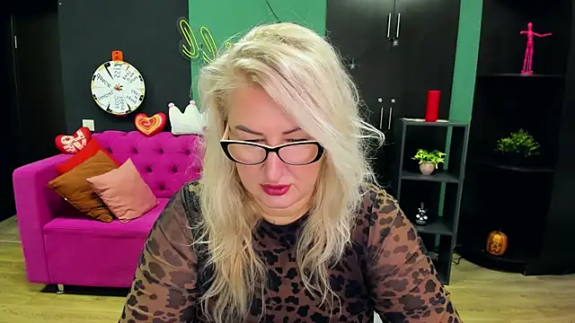 Snapshot of ChristyBrooks chatting on November 12, 6:14 am ChristyBrooks online show from November 12, 6:14 am