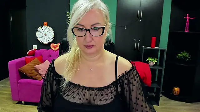 Snapshot of ChristyBrooks chatting on November 15, 7:05 am ChristyBrooks online show from November 15, 7:05 am