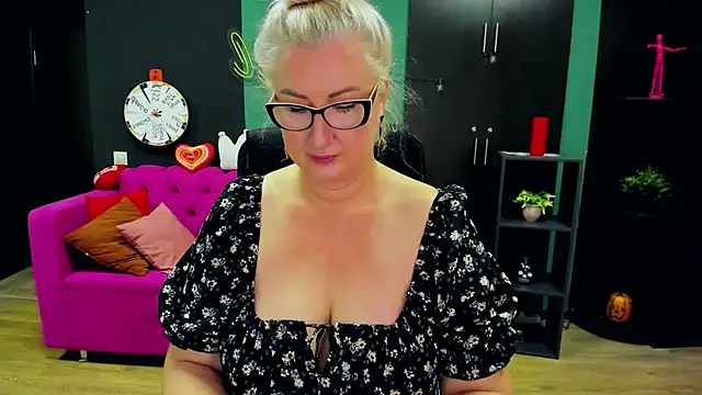 Snapshot of ChristyBrooks chatting on November 18, 6:51 am ChristyBrooks online show from November 18, 6:51 am