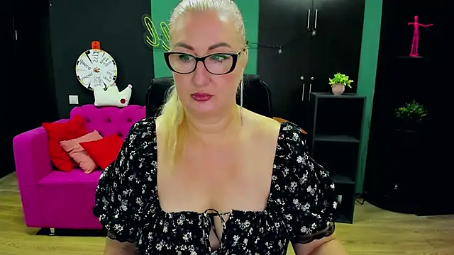 Snapshot of ChristyBrooks chatting on November 26, 5:19 am ChristyBrooks online show from November 26, 5:19 am