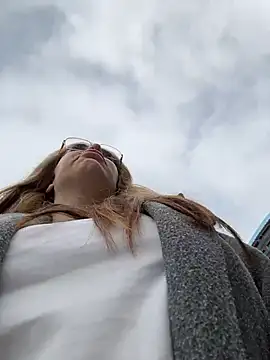 Snapshot of VikiDemi chatting on December 15, 9:24 am VikiDemi online show from December 15, 9:24 am